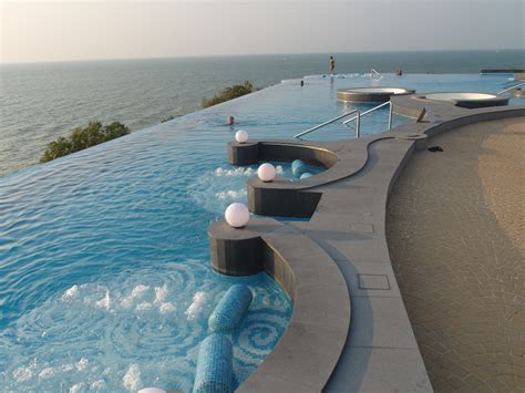 Royal Cliff Hotel Pattaya : Tiered Vacations "Under-One-Roof"!