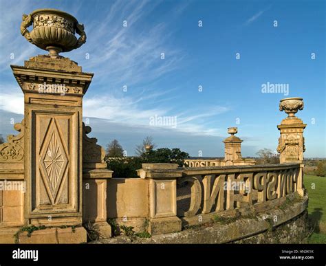 Stone balustrade garden hi-res stock photography and images - Alamy