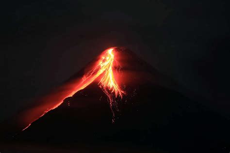 Mayon volcano eruption wreaking havoc on Philippine island could last ...