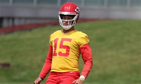 Patrick Mahomes informed of Chiefs contract decision before season ...