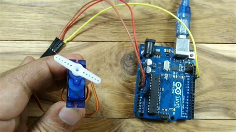 Servo SG90 with Arduino UNO - YouTube