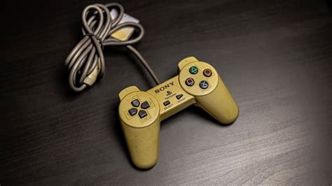 Restoring an EXTREMELY Yellowed PS1 Controller! - YouTube