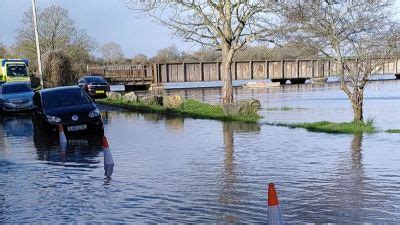 Bristol flooding: Roads and footpaths underwater as rain hits city | ITV News West Country