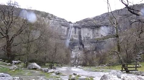 Storm Desmond: Malham Cove waterfall flows again amid heavy rain - BBC News