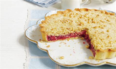 Mary Berry's Absolute Favourites: Winter crumble tart | Mary berry recipe, Delicious christmas ...