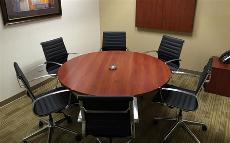 Круглый стол для переговоров на 4 человека - фото