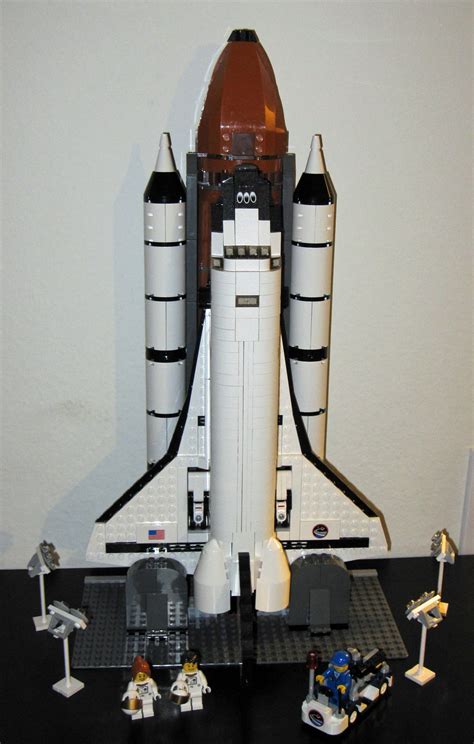 File:Lego - Set 10231 Space Shuttle Expedition (8178361906).jpg