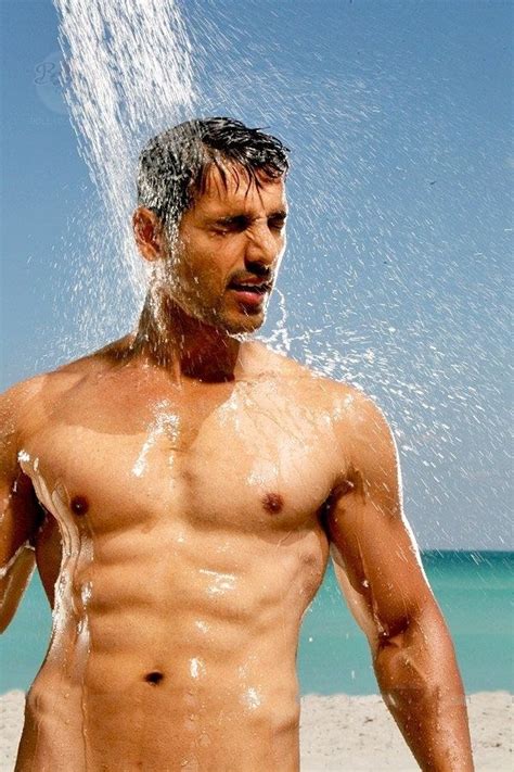 10 Hottest Shirtless Bollywood Actors - Actors With Amazing Bodies