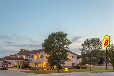 SUPER 8 BY WYNDHAM CRESCO IA - Updated 2024 Prices & Motel Reviews (Iowa)