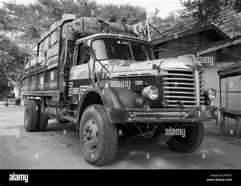 1950s vintage Hino TH10 truck. Bagan, Myanmar Stock Photo - Alamy