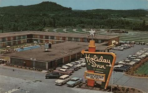 Holiday Inn Oak Ridge, TN Postcard