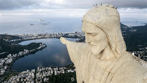 Dizzying footage captured from inside the arm of Brazil's famous Jesus statue | Flipboard