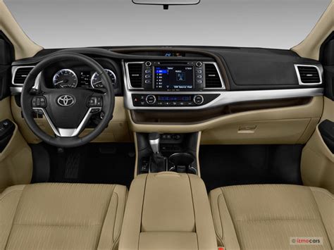 2018 Toyota Highlander: 243 Interior Photos | U.S. News