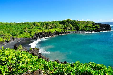 Black sand beach at Waianapanapa State Park | Hana, Maui | Flickr