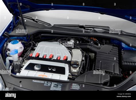 2008 Volkswagen R32 in Blue - Engine Stock Photo - Alamy