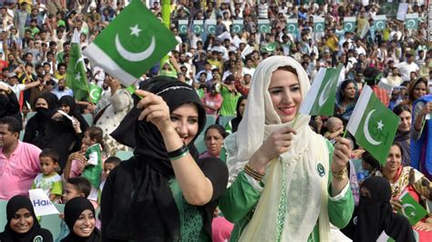 5 Inspiring Traditions Every Pakistani Follows To Show Patriotism On Independence Day