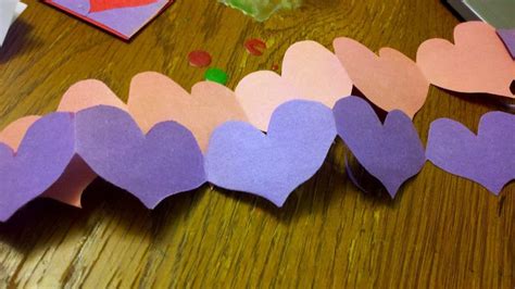 How to Make a Paper Heart Chain (Valentine's Day Craft for Kids!) Valentine Day Crafts ...