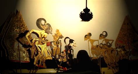 History Education: Sejarah Hubungan Wayang Kulit dengan Wali Songo