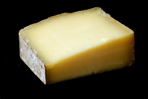 food safety - How to recognize that a hard cheese is mouldy? - Seasoned Advice