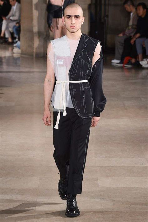 Maison Margiela Spring 2017 Menswear Fashion Show | Deconstruction fashion, Fashion, Quirky fashion