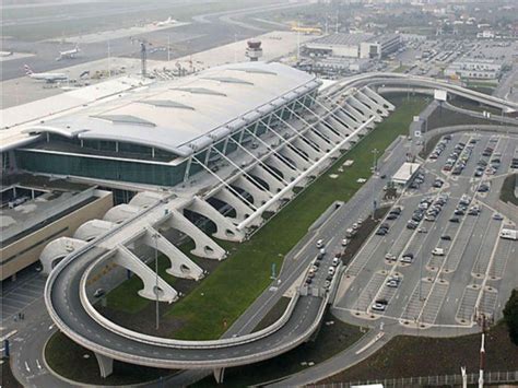 Aeroporto Francisco Sá Carneiro supera os 3 aeroportos galegos