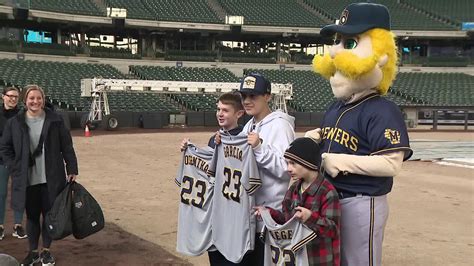 Brewers, Aurora surprise kids with spring training trip | FOX6 Milwaukee