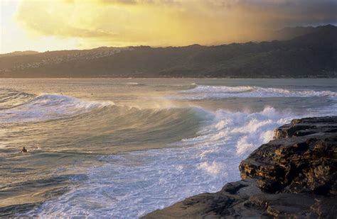 China Walls in Oahu, Hawaii. | Surfing, Favorite places, Oahu