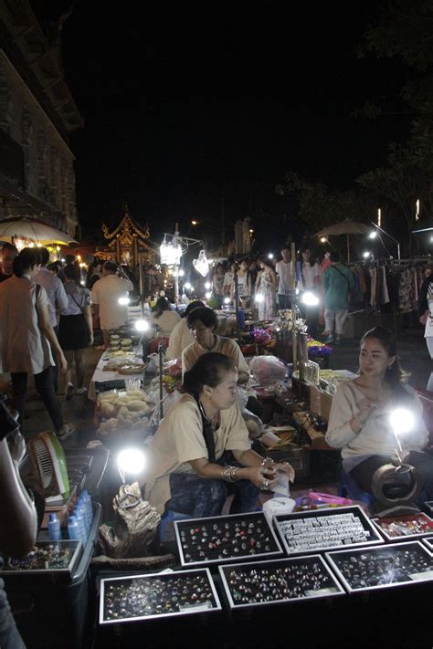 Chiang Mai – Night Market – The Wanderlust Queens Project