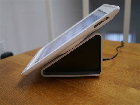 Review of the LaunchPort Wireless Charging Sleeve for iPad ...