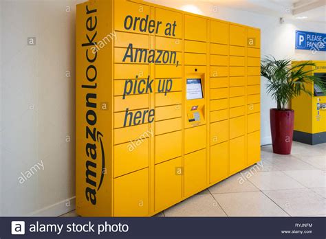 Amazon Locker Pickup High Resolution Stock Photography and Images - Alamy