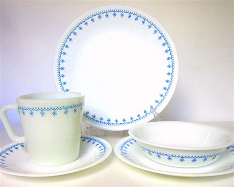 30-Pc Corelle "Snowflake Blue" Dinnerware Set for 6- Garland Blue ...