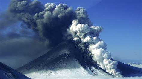 Alaska volcano shoots lava hundreds of feet into air, but ash plume is thinning | Fox News