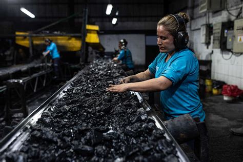 Inside the emerald mines that make Colombia a global giant of the green gem : NPR