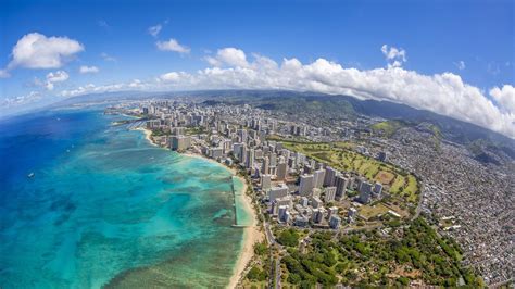 Honolulu, Hawaii: Modern Island Gateway with Beaches and History