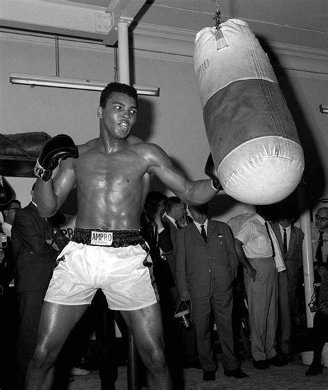 World Heavyweight Champion Muhammad Ali training | The Thrilla in Manila fight | Pictures | Pics ...