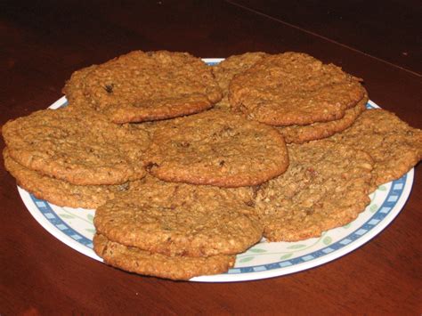 Raisin Bran Oatmeal Cookies | Oatmeal cookies, Cookies, Raisin