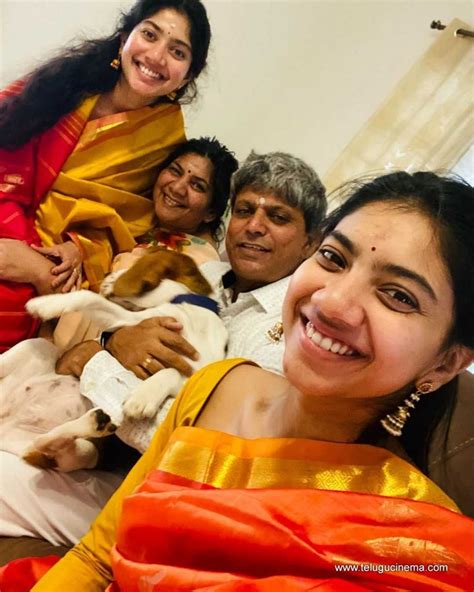 Sai Pallavi celebrates Diwali with her family | Telugu Cinema