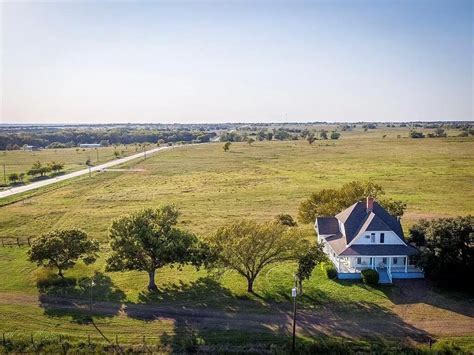 1914 Farmhouse in Moody, Texas - $900k | Old Houses USA