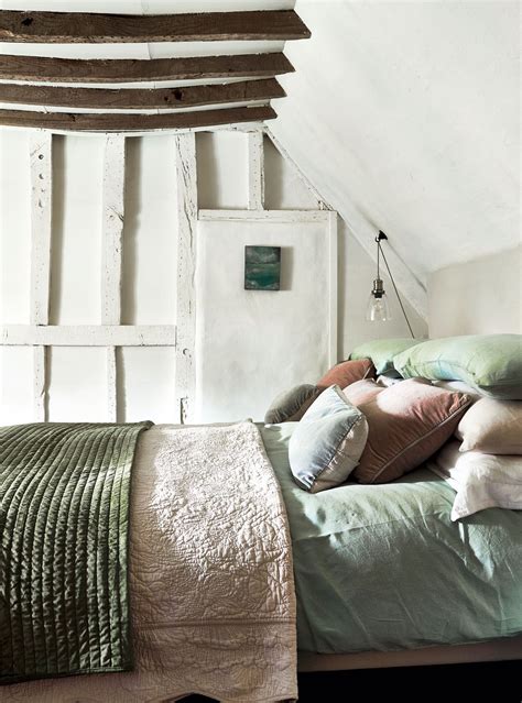 Tour a historic thatched cottage in the English countryside | Homes ...