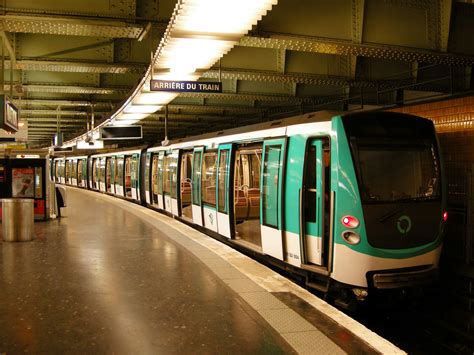 Línea 2 - Metro de París - Descubri Paríse