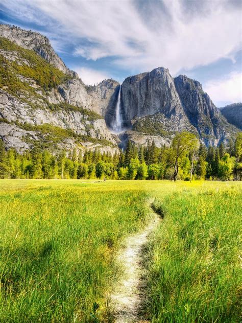 Yosemite Hiking Trail stock photo. Image of waterfalls - 75052566