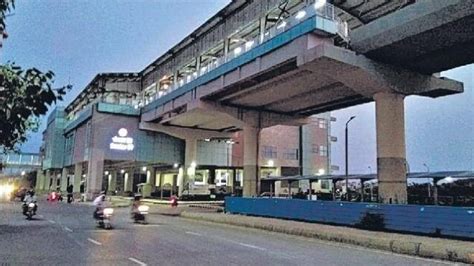 Noida: Waiting for skywalk between Sector 51-52 metro station increased - नोएडा : सेक्टर 51-52 ...