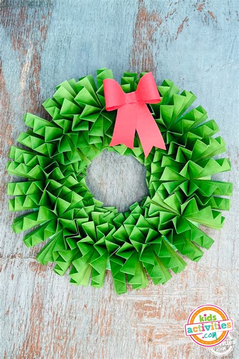 Easy Tutorial | Christmas Wreath Paper Craft + Free Printable | Kids ...