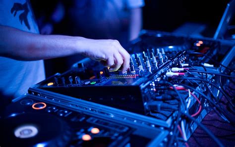 9 Best DJ MIxers Reviewed in Detail [Nov. 2024]