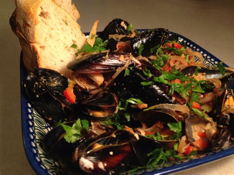 Spicy Coconut Lemongrass Steamed Mussels Recipe - The Fruit Company