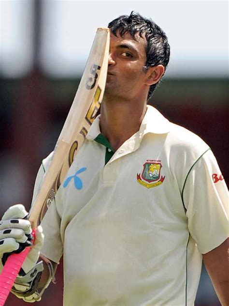 Tamim Iqbal acknowledges the dressing room | ESPNcricinfo.com