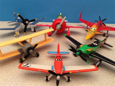 DISNEY'S PLANES TOY COLLECTION REVIEW MOVIE DIE CAST SERIES - YouTube