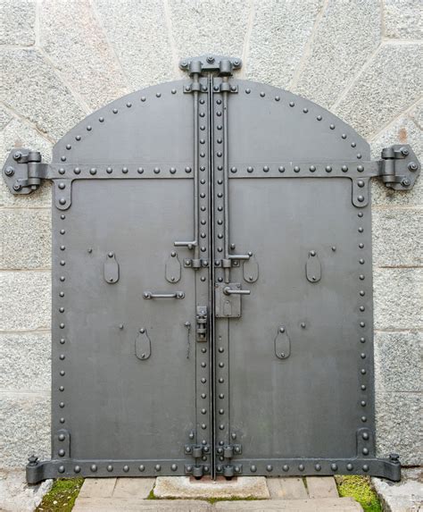 3 Benefits of Steel Doors in Industrial & Commercial Use