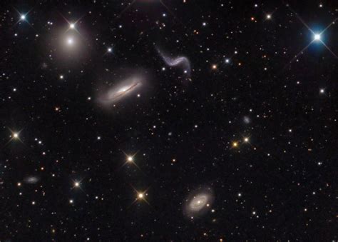 APOD: 2007 March 19 - Galaxy Group Hickson 44