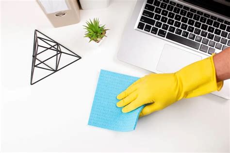 6 Tips To Keep Your Office Clean - Helpire.com